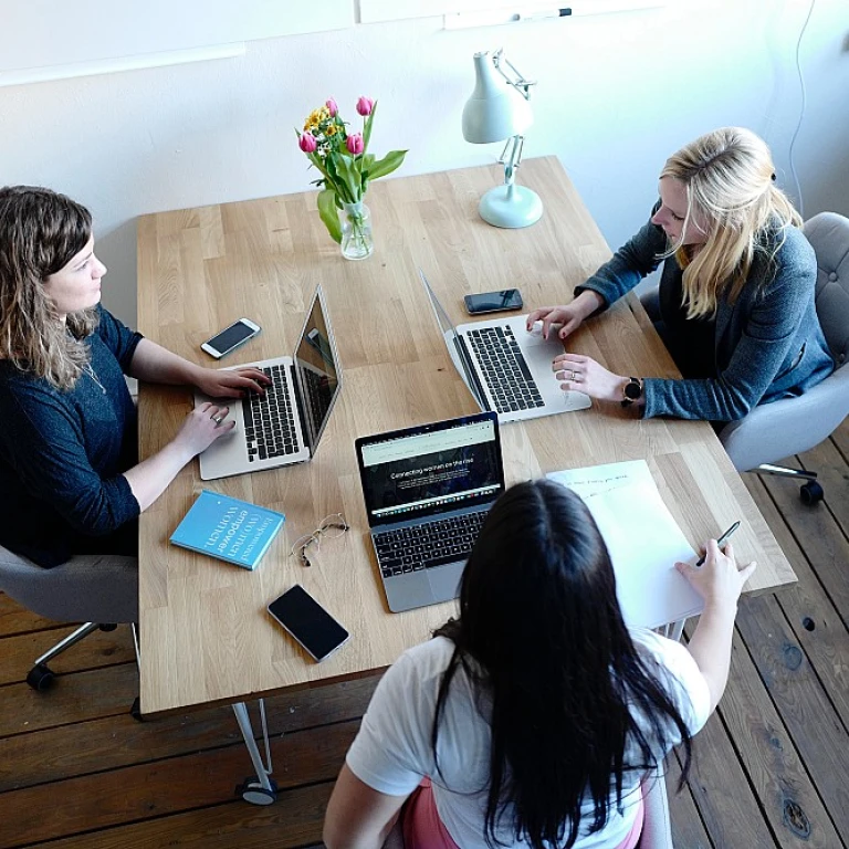 Le Leadership Invisible: L’Influence Clé de l’Assistant(e) de Direction sur le Climat d'Entreprise